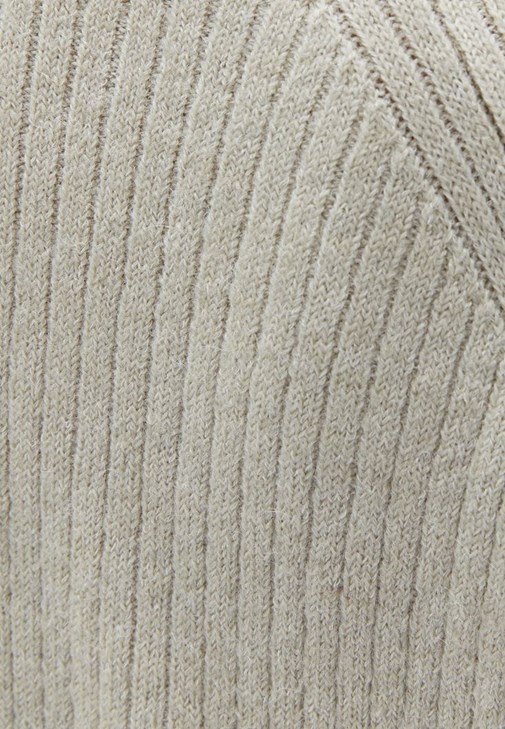 Yüksek Yaka Elbise ve Çizme Kombini