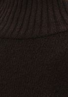 Triko Elbise ve Deri Çizme Kombini