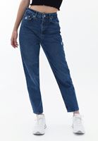 Nakışlı Kazak ve Denim Pantolon Kombini