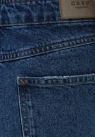 Nakışlı Kazak ve Denim Pantolon Kombini