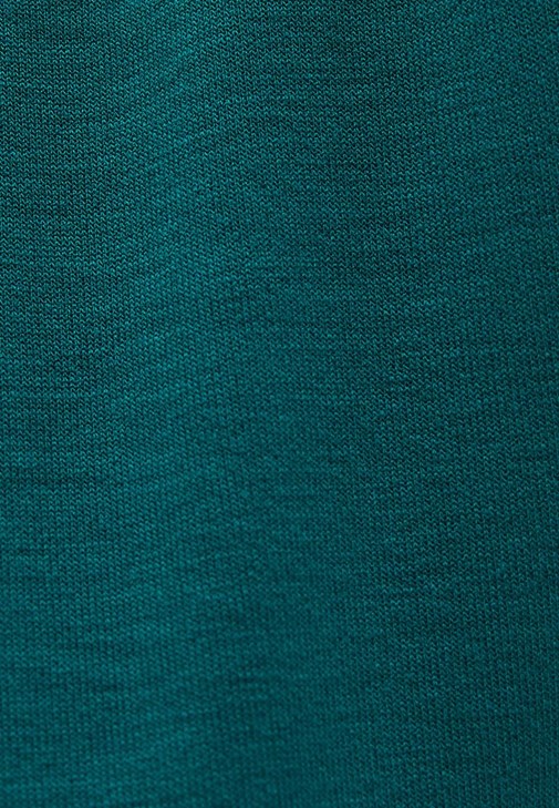 Cut-Out Detaylı Sweatshirt ve Carrot-Fit Pantolon Kombini