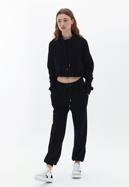 Crop Sweatshirt ve Pamuklu Pantolon Kombini