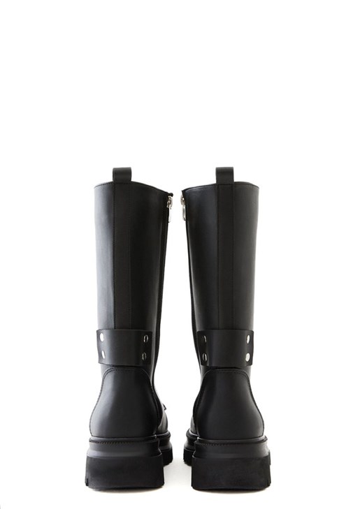 Düğmeli Kazak ve Denim Pantolon Kombini