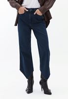 Denim Pantolon ve Deri Gömlek Kombini