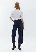 Denim Pantolon ve Deri Gömlek Kombini