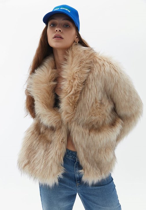 Kürk Kaban ve Pantolon Kombini