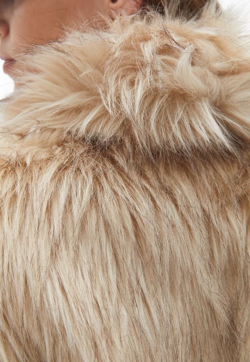 Kürk Kaban ve Pantolon Kombini