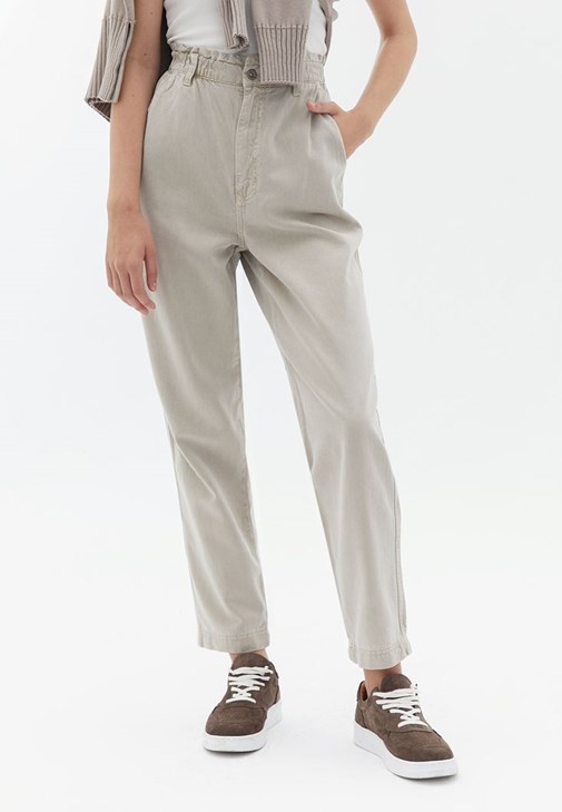 Baggy-Fit Pantolon ve Pamuklu Atlet Kombini