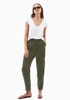 Tencel Baggy-Fit Pantolon ve Pamuklu Tişört Kombini