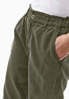 Tencel Baggy-Fit Pantolon ve Pamuklu Tişört Kombini