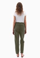 Tencel Baggy-Fit Pantolon ve Pamuklu Tişört Kombini