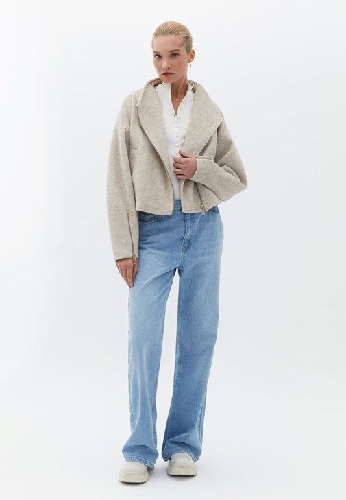 Blazer Ceket ve Denim Pantolon Kombini