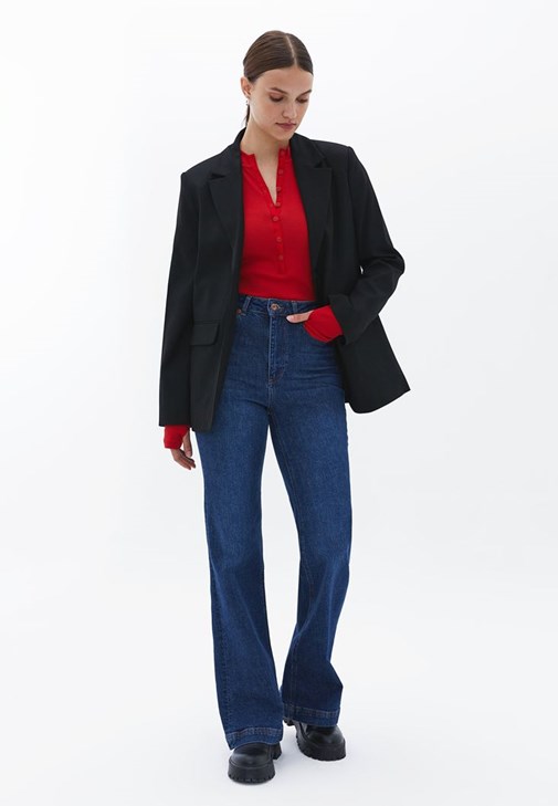 Düğme Detaylı Tişört ve Wide-Leg Jean Kombini