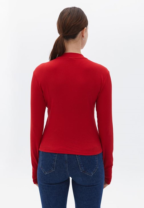 Düğme Detaylı Tişört ve Wide-Leg Jean Kombini