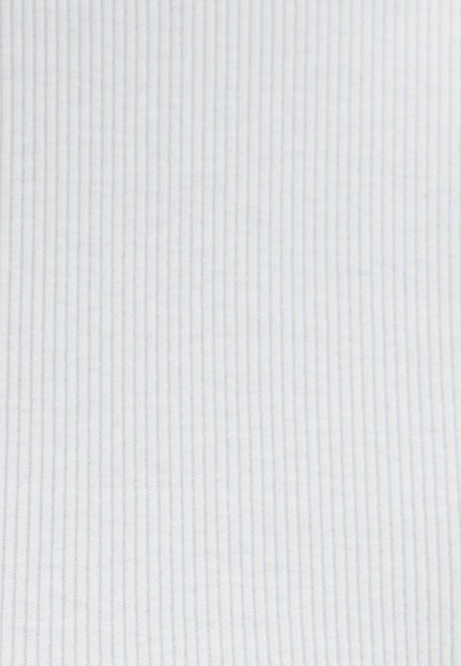Oversize Ceket ve Fermuarlı Tişört Kombini