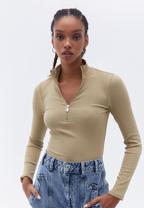 Bej Pamuklu Fermuar Detaylı Tişört