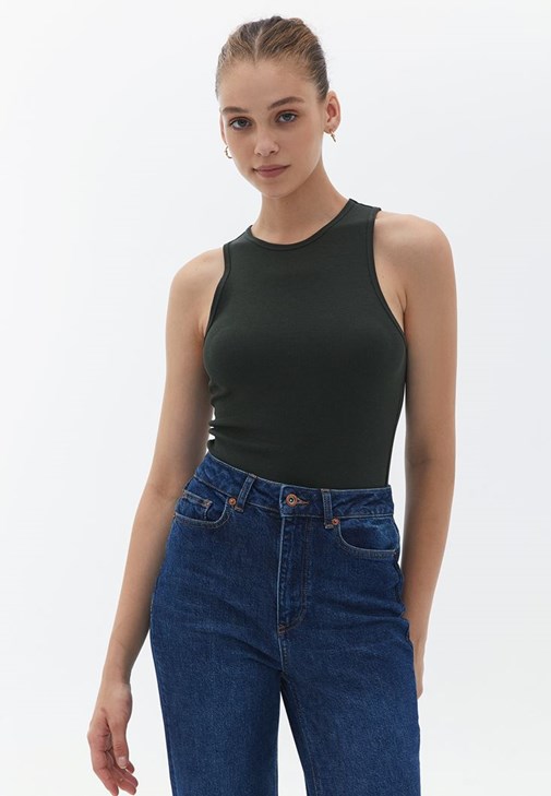 Halter Yaka Atlet ve Bootcut Pantolon Kombini