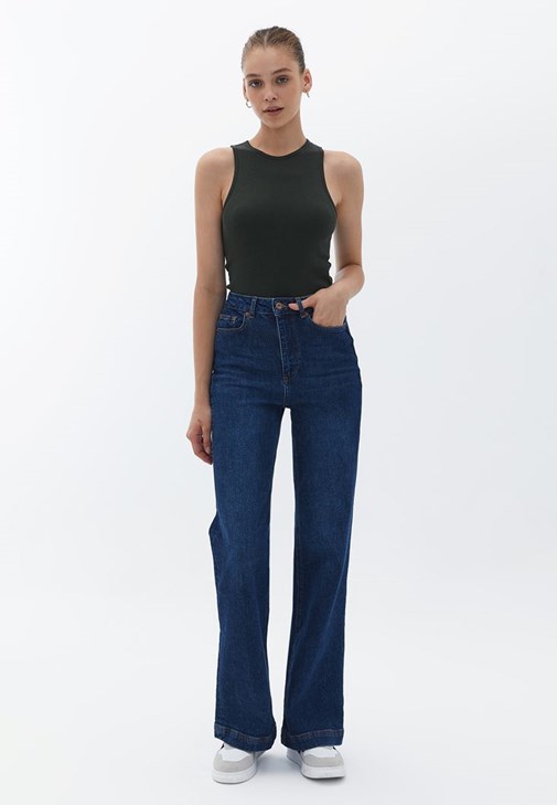 Halter Yaka Atlet ve Bootcut Pantolon Kombini