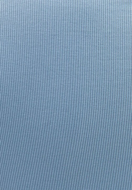 U Yaka Tişört ve Wide-Leg Denim Pantolon Kombini