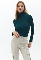 Uzun Kollu Tişört ve Crop Ceket Kombini