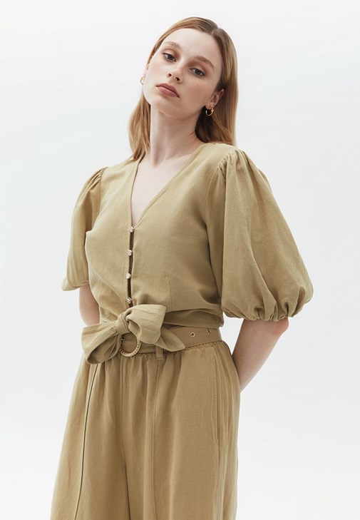 Crop Bluz ve Keten Karışımlı Pantolon Kombini