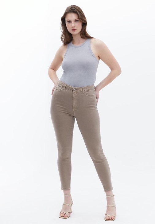 Curvy Pantolon ve Crop Ceket Kombini