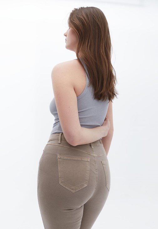 Curvy Pantolon ve Crop Ceket Kombini