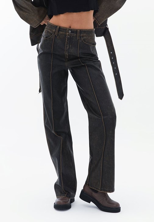 Deri Gömlek ve Deri Pantolon Kombini