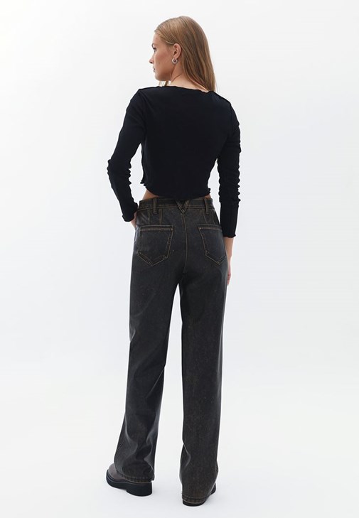 Deri Gömlek ve Deri Pantolon Kombini