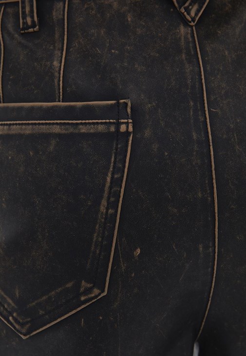 Deri Gömlek ve Deri Pantolon Kombini