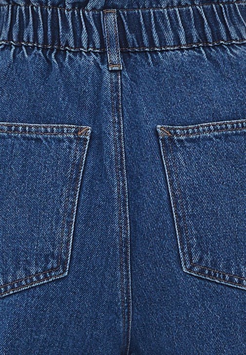 Baggy-Fit Pantolon ve Dikişsiz Atlet Kombini