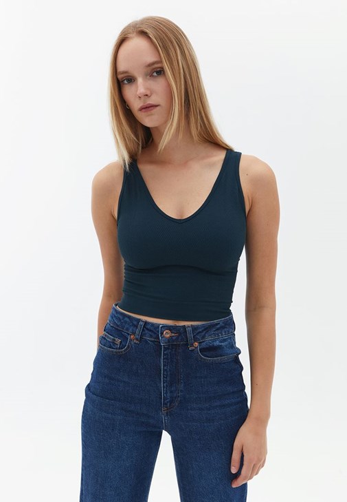 Jakarlı Atlet ve Bol Paça Pantolon Kombini