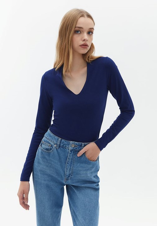 Mavi Pamuklu Yaka Detaylı Tişört