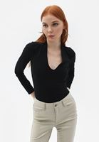 V Yaka Tişört ve Blazer Ceket Kombini
