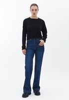 Crop Kazak ve Denim Pantolon Kombini