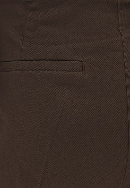 Fırfırlı Bluz ve Boru Paça Pantolon Kombini