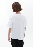 Taşlı Tişört ve Wide-Leg Pantolon Kombini