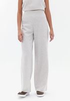 Straight-Fit Pantolon ve Kolsuz Atlet Kombini