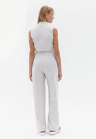 Straight-Fit Pantolon ve Kolsuz Atlet Kombini