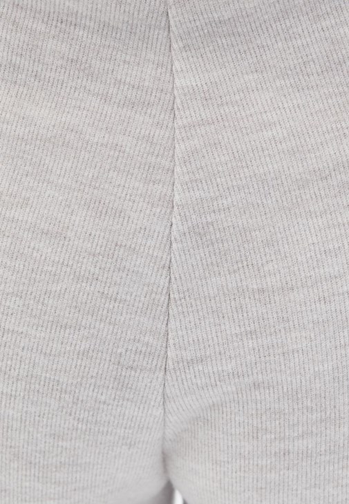 Straight-Fit Pantolon ve Kolsuz Atlet Kombini