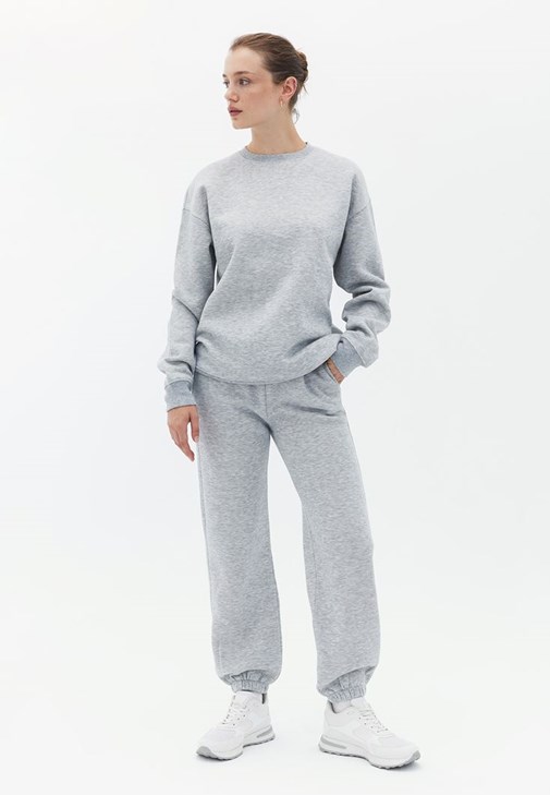 Sweatshirt ve Yumuşak Dokulu Jogger Kombini