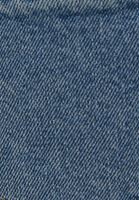 Wide-Leg Denim Pantolon ve Çizgili Kazak Kombini
