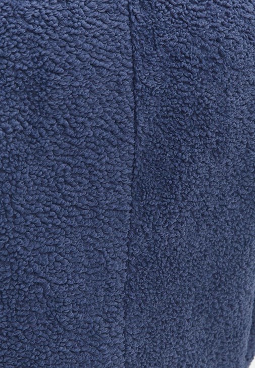 Oversize Ceket ve Fermuarlı Tişört Kombini