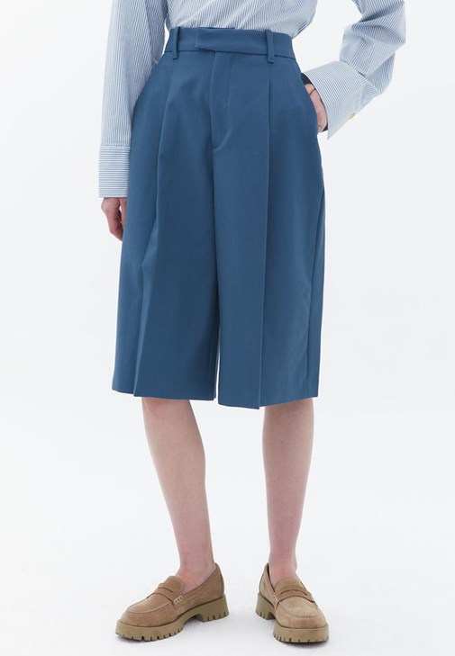 Çizgili Bluz ve Bermuda Şort Kombini