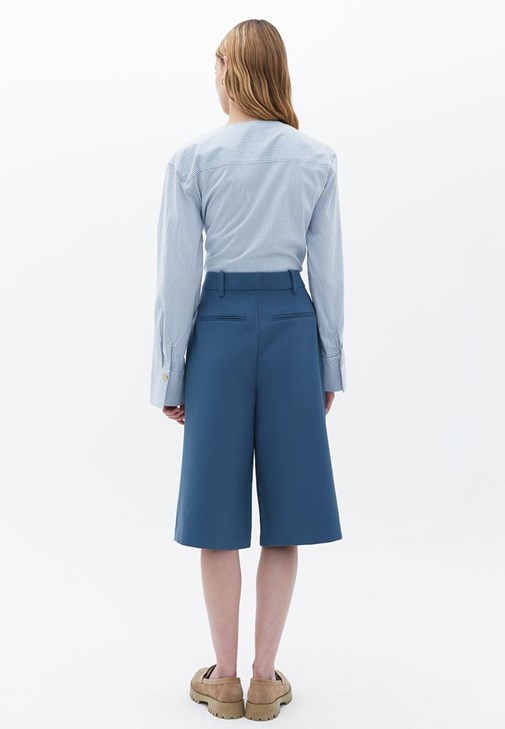 Çizgili Bluz ve Bermuda Şort Kombini