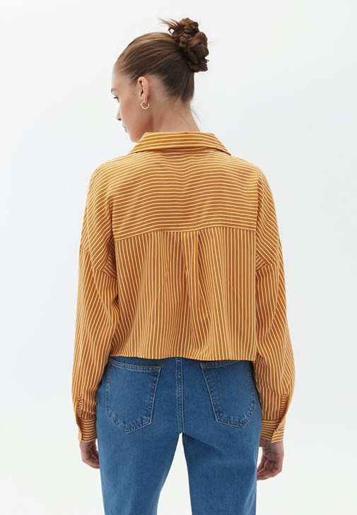 Çizgili Crop Gömlek ve Pantolon Kombini