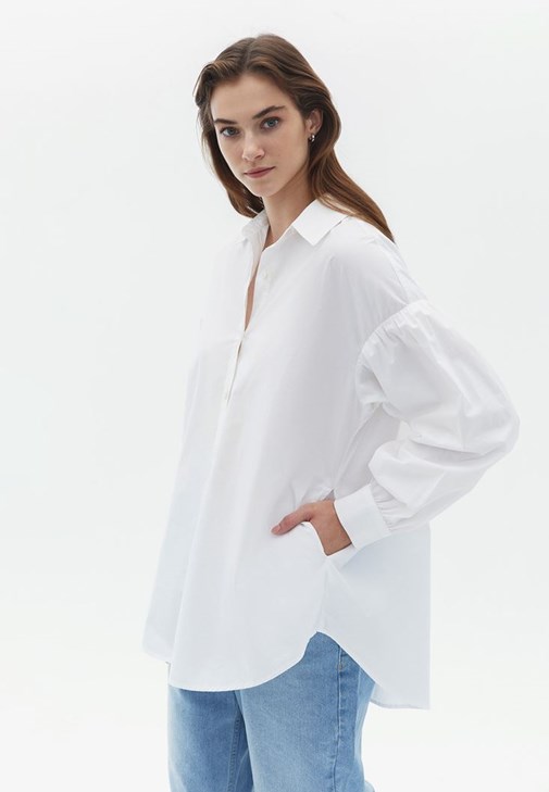Oversize Gömlek ve Straight-Fit Jean Kombini