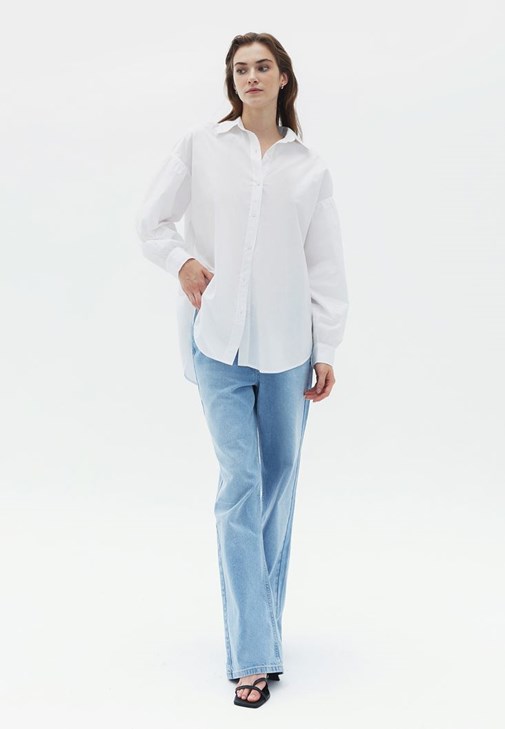 Oversize Gömlek ve Straight-Fit Jean Kombini