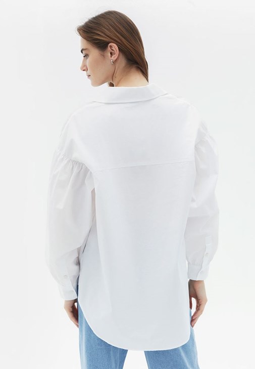 Oversize Gömlek ve Straight-Fit Jean Kombini