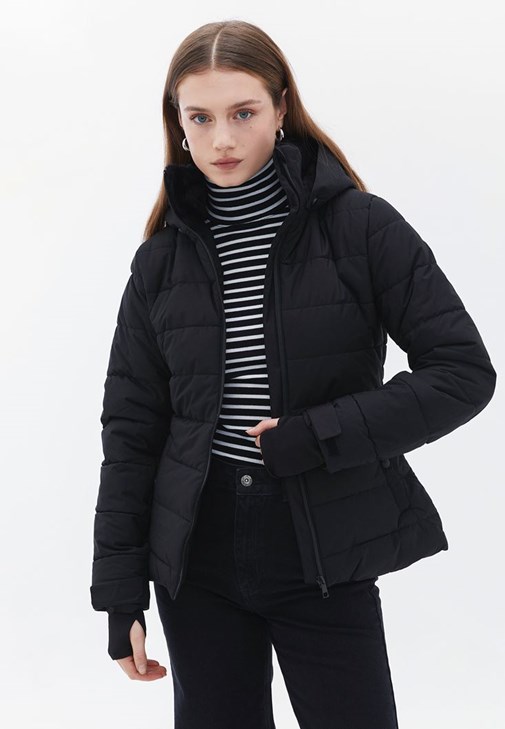 Siyah Kapüşonlu Şişme Mont